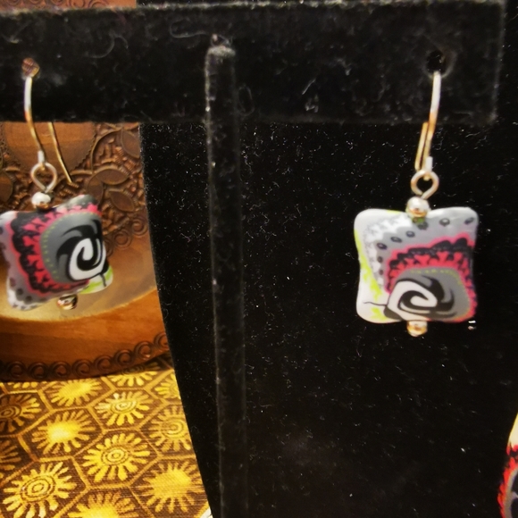 Viva Beads Y Shape Necklace with Psychedelic Pendant and Earring Set - Picture 8 of 16